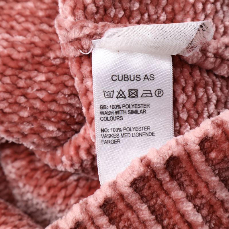 Tvättrådsetikett med 100% polyester information