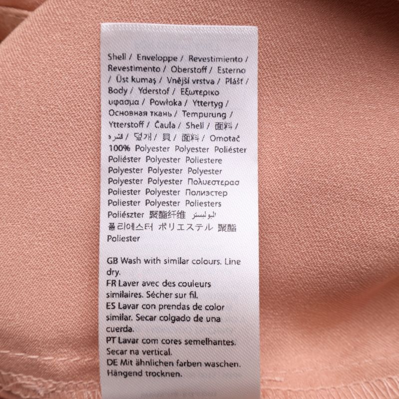 Etikett med materialinformation om polyester