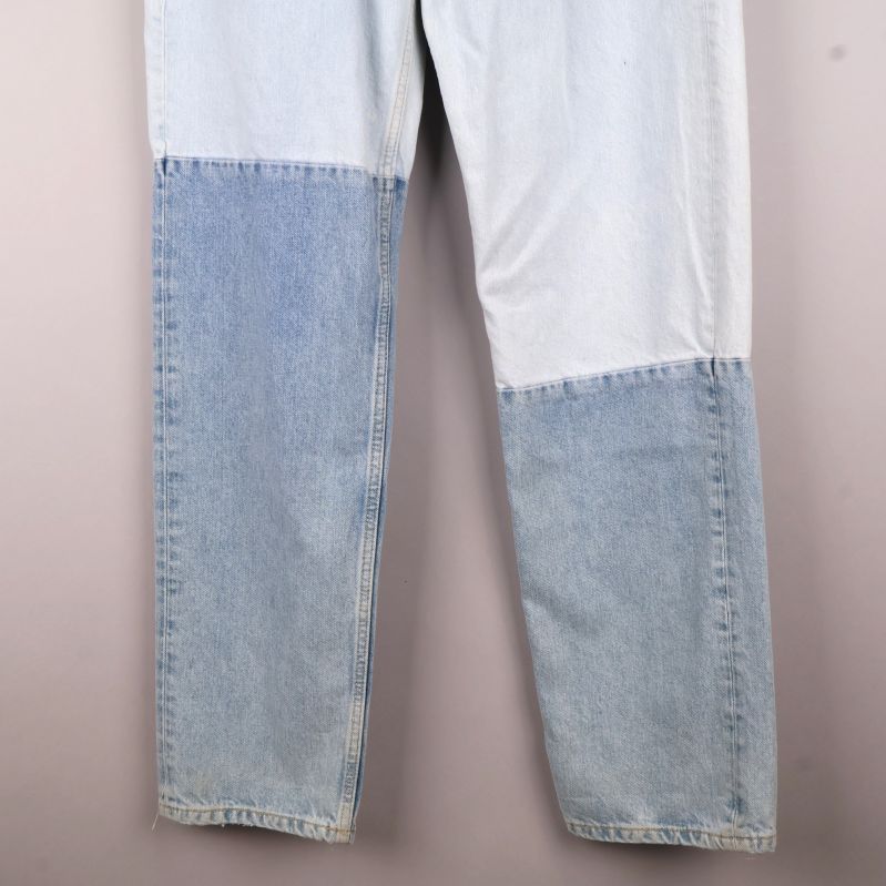 Nedre delen av jeans, ljus till mörk blå