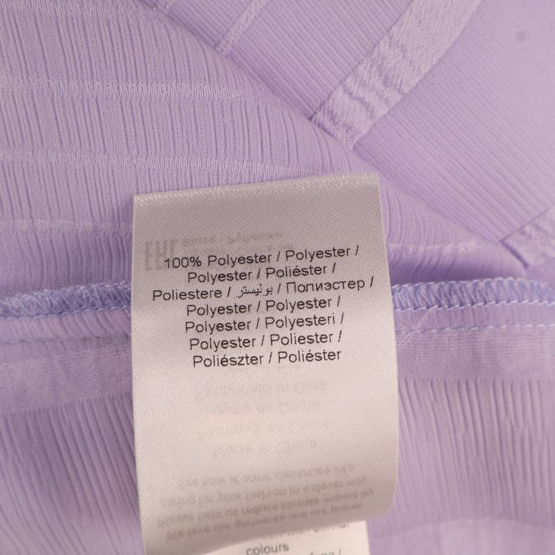 Materialkomposition på blusens etikett, 100% polyester