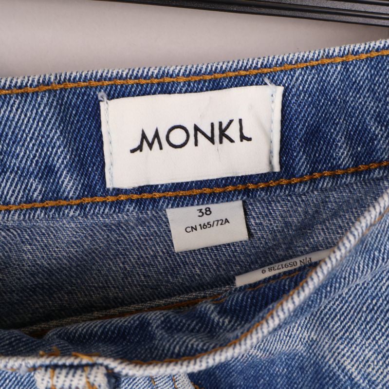 MONKI märke i jeanskjol