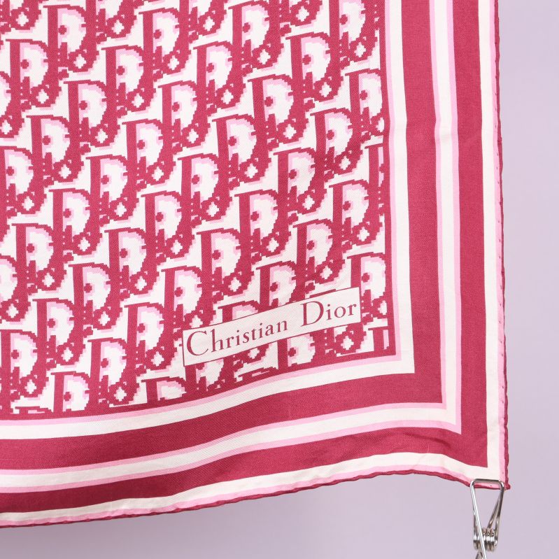 Närbild av Dior-logga 