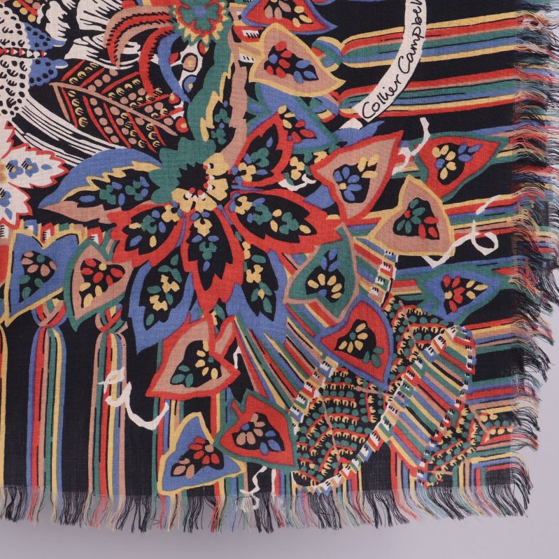 Detalj av blommönster på sjal