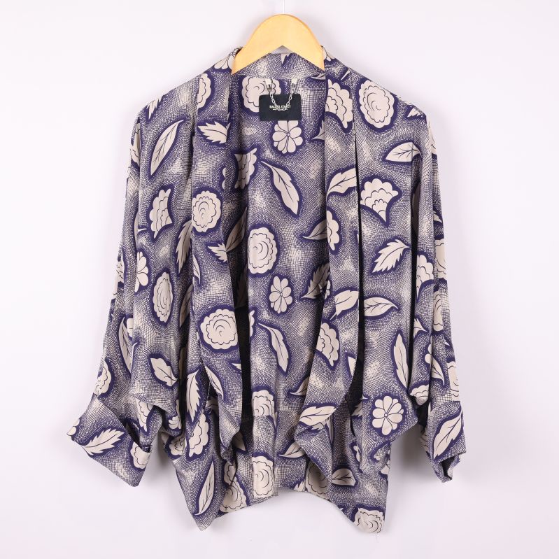 Kimono med blommigt mönster 