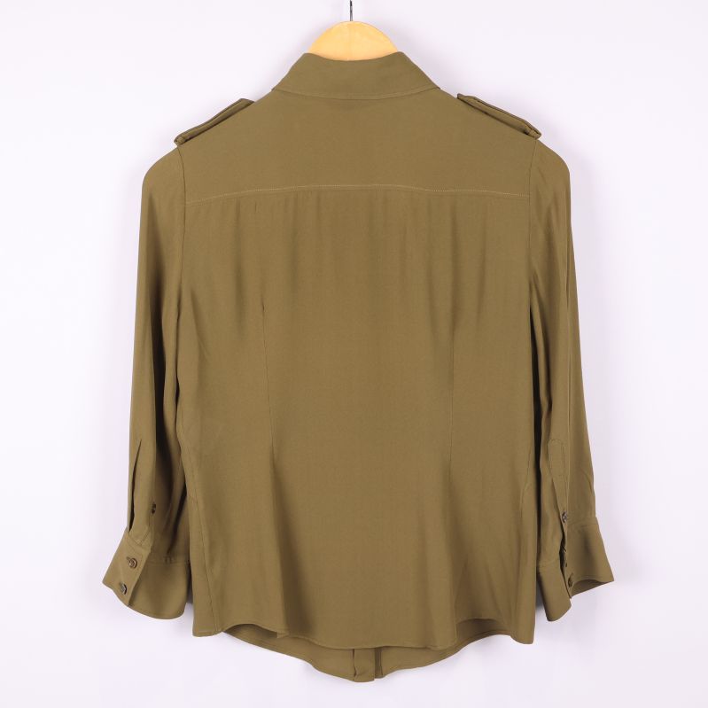 Grön skjorta bakifrån 