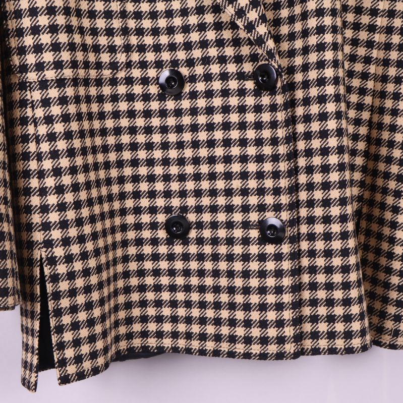 Närbild av knappar och tyg