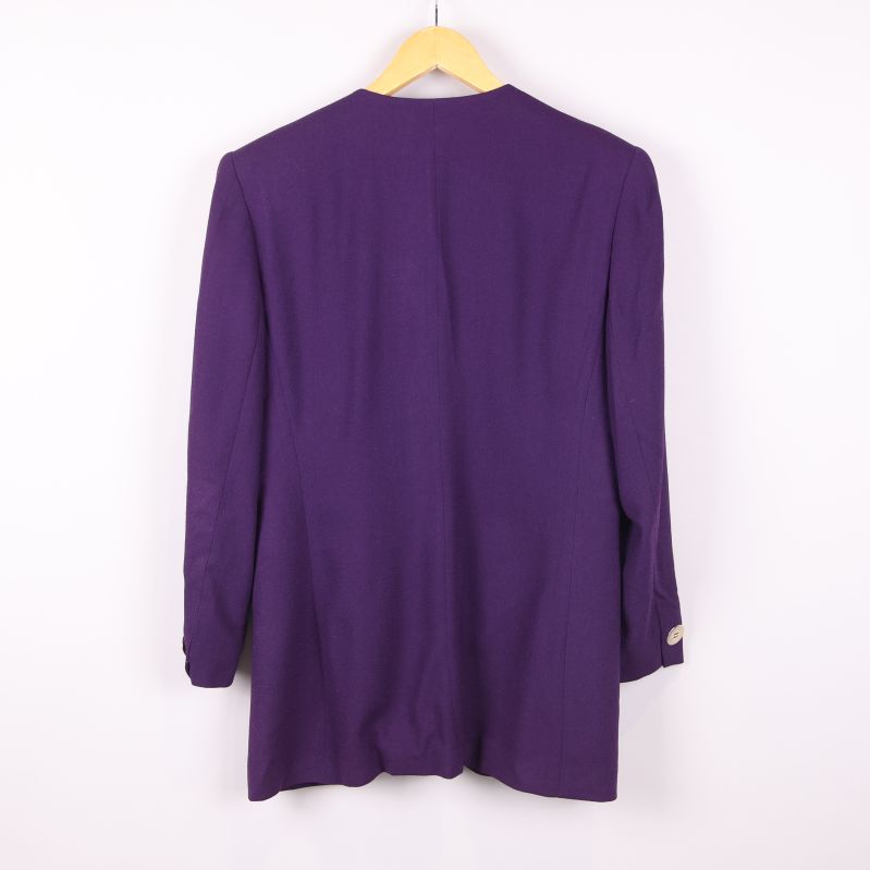 Lila blazer bakifrån 