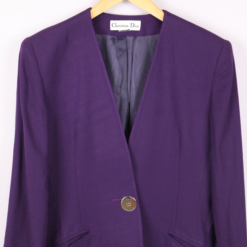 Närbild på blazerns framdel