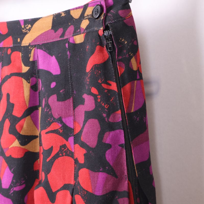 Kjol med dold dragkedja och knapp