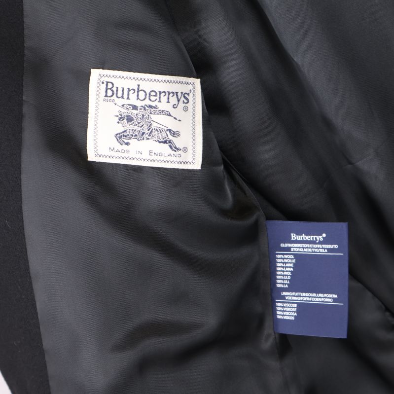 Burberrys märkeslapp i kavajen