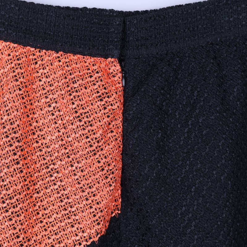 Närbild av kjolens färgade sektioner