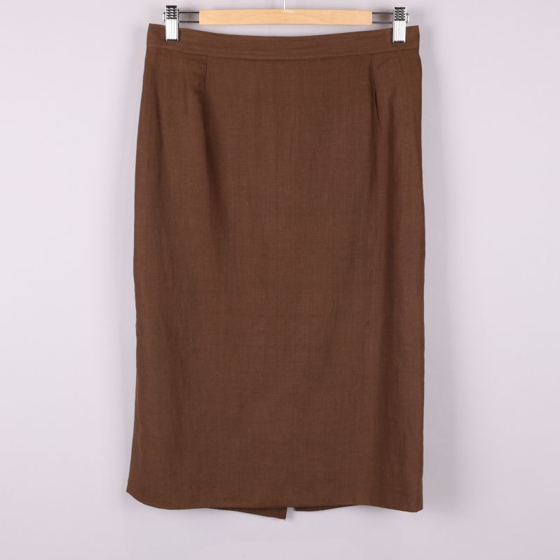 Framsida av brun kjol 