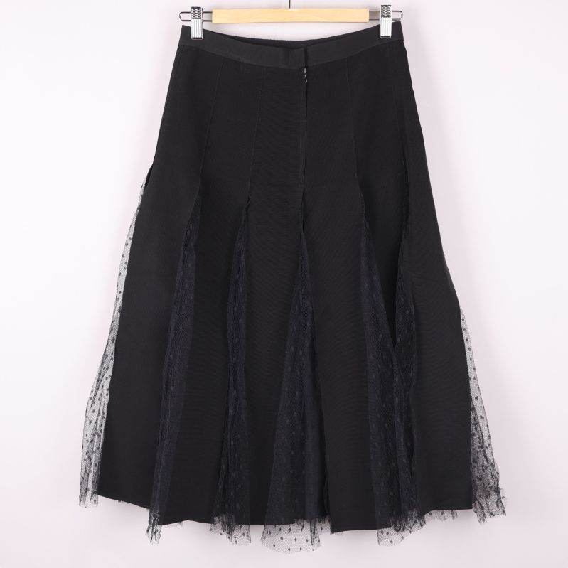 Svart kjol bakifrån