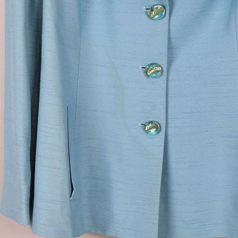 Närbild  jackans knappar