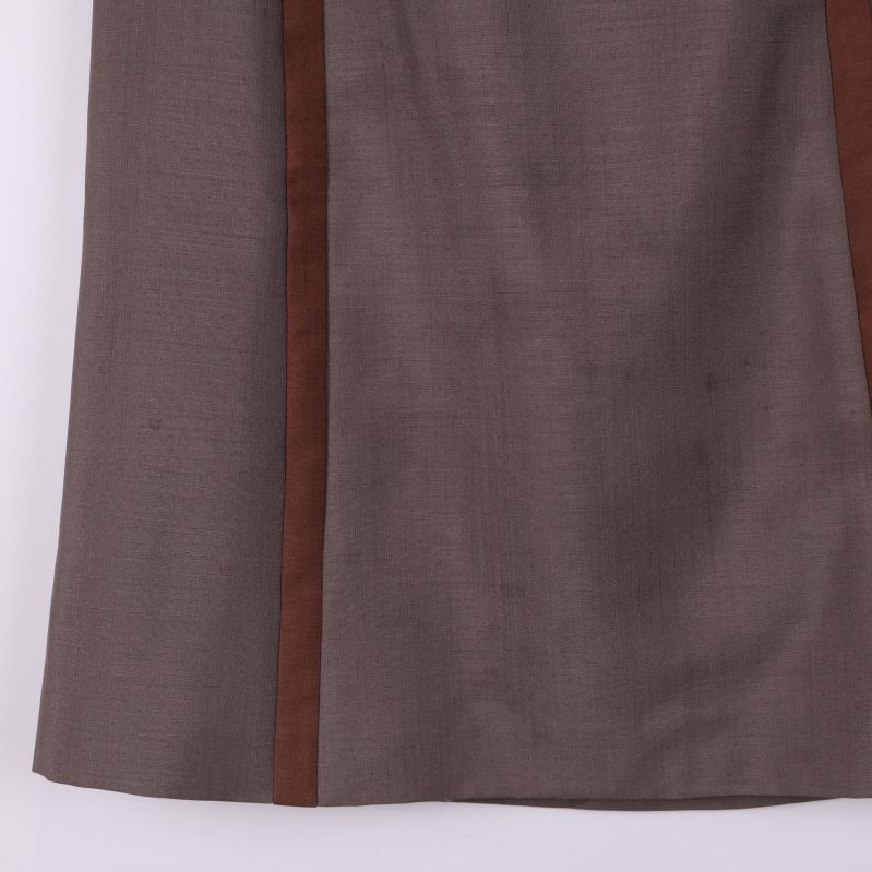 Brun kjol med detaljsöm