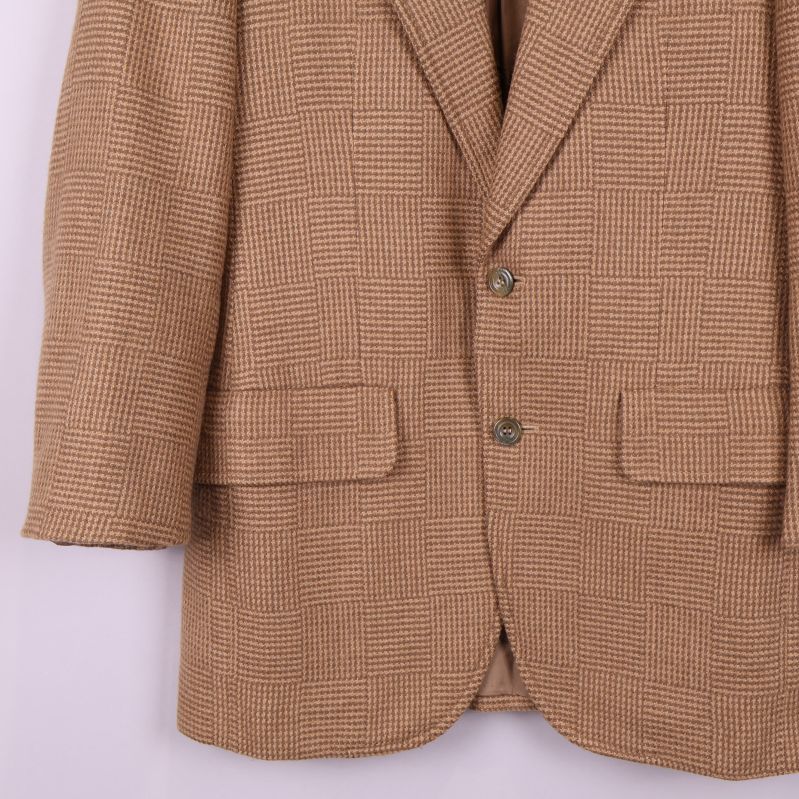 Nedre delen av kavajen med knappar