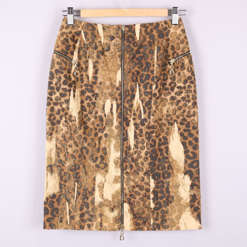 Kjol med leopardmönster och dragkedja fram