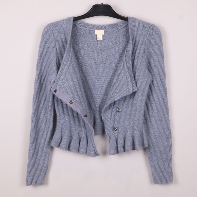 Öppen grå ribbstickad cardigan med knappar