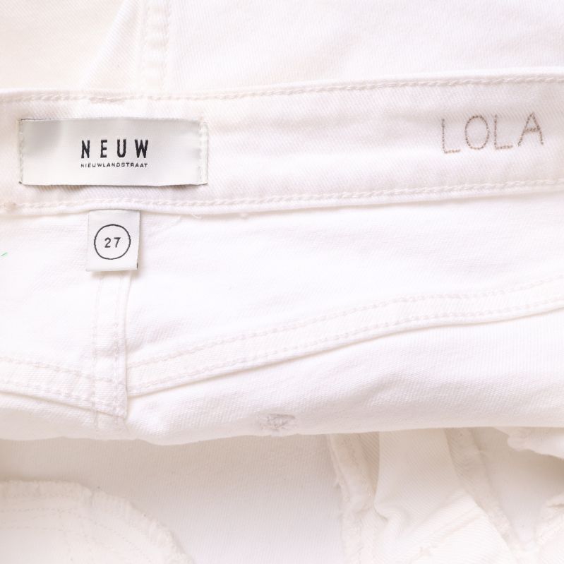 Etikett inuti vita jeans