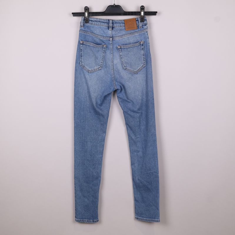 Baksidan av blå jeans 
