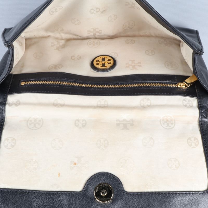 Inuti läderväska med foder och blixtlås