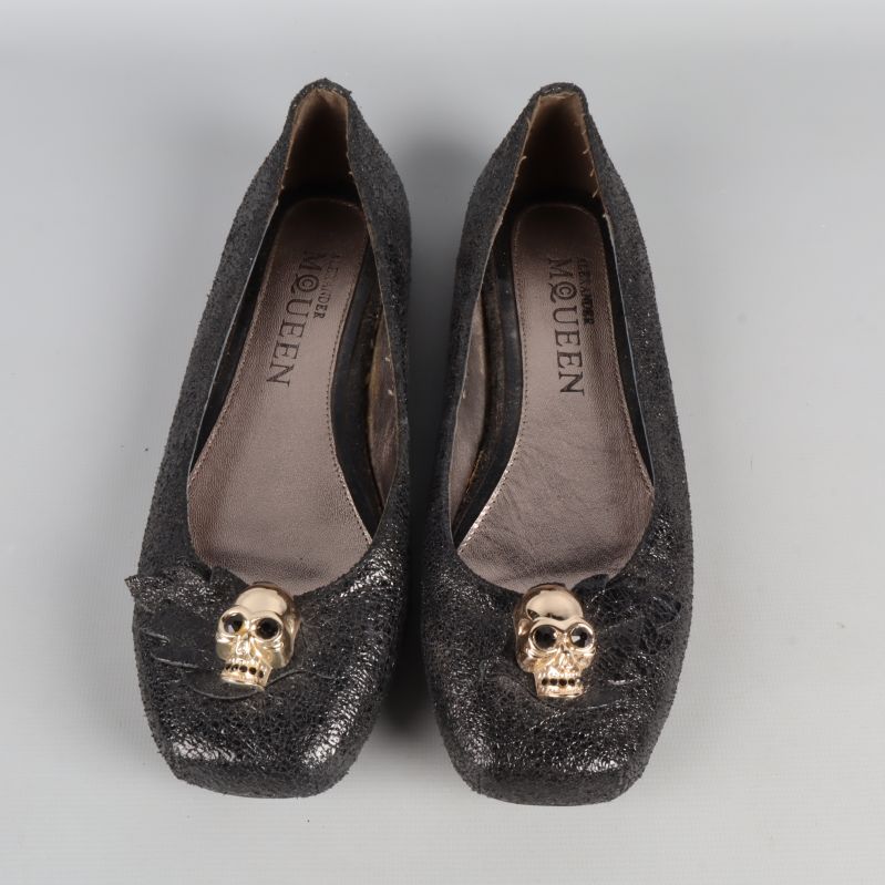 Skors ovansida med dödskalledekor