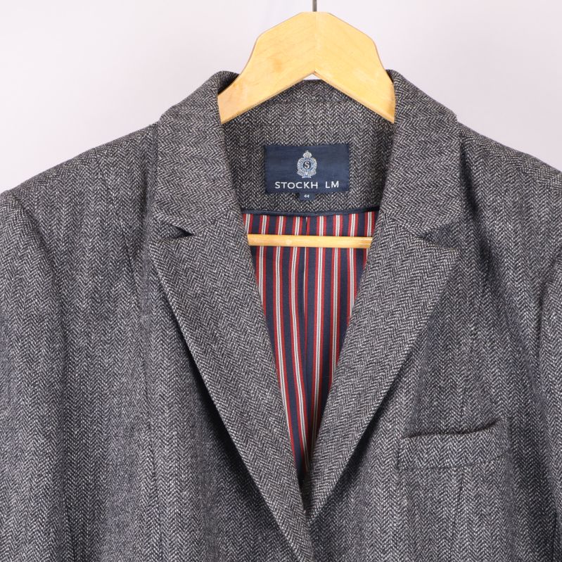 Framsida av grå blazer närbild