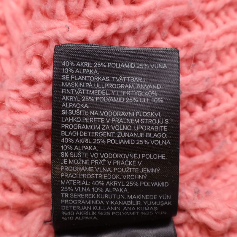 Materialinformation på etikett av tröja