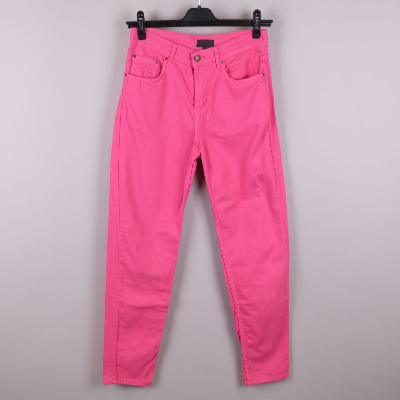 Rosa jeans framifrån 