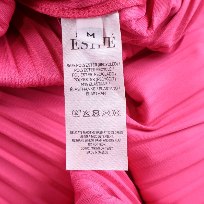 Materialetikett med 84% polyester och 16% elastan