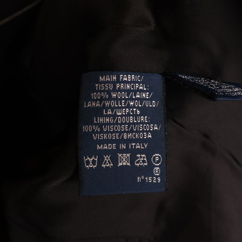 Etikett som visar materialet ull och viskos