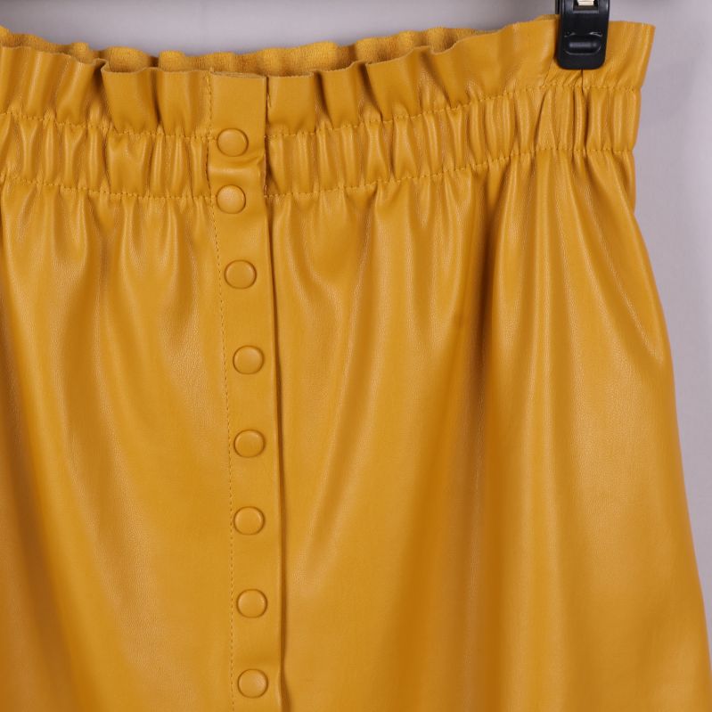 Närbild av kjolens elastiska midja