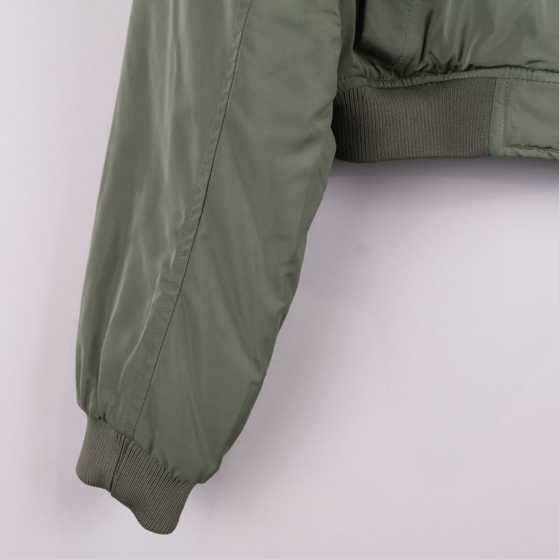 Materialetikett på grön jacka