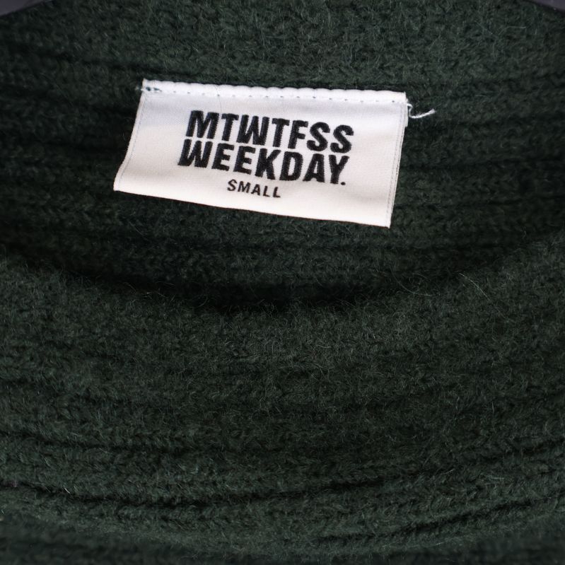 MTWTFSS WEEKDAY etikett på tröjan