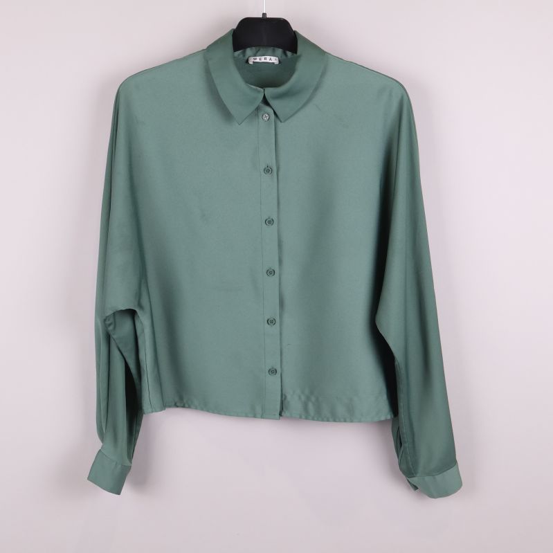 Grön blus med krage framifrån