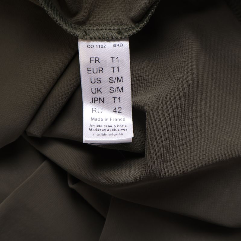 Tvättanvisning och storleksinfo på etikett