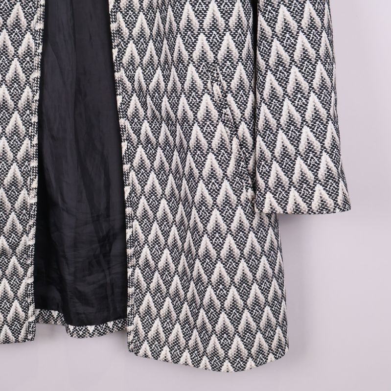 Jackans nedre högra framsida och ärm med mönster