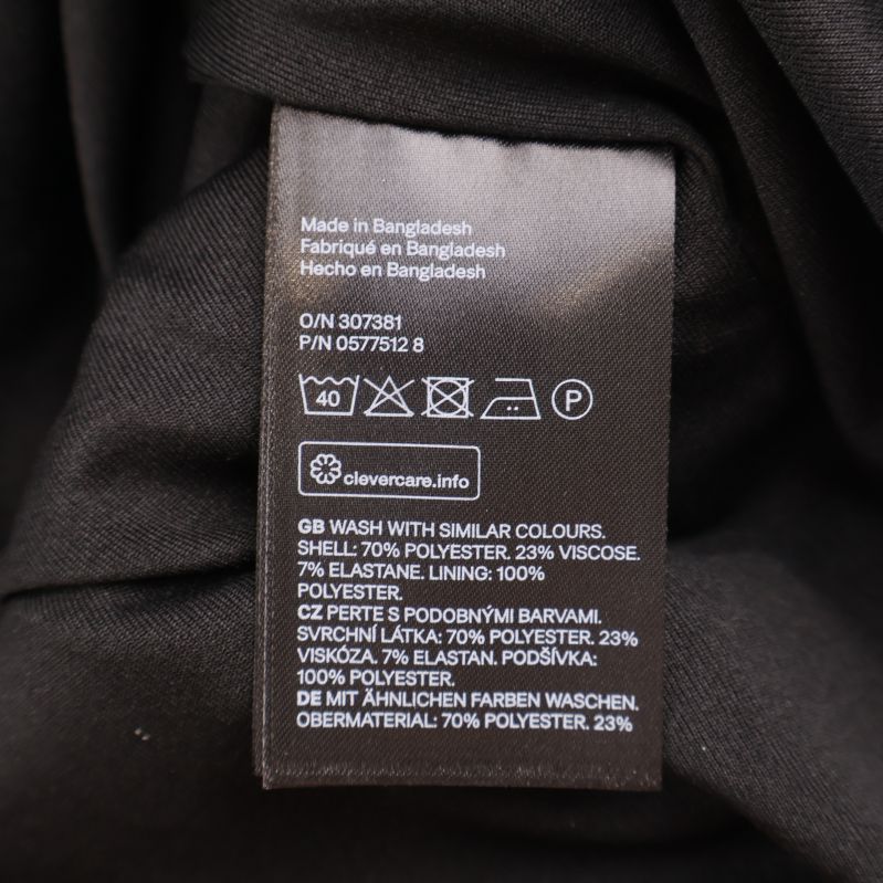 Materialetikett med information om tygsammansättning