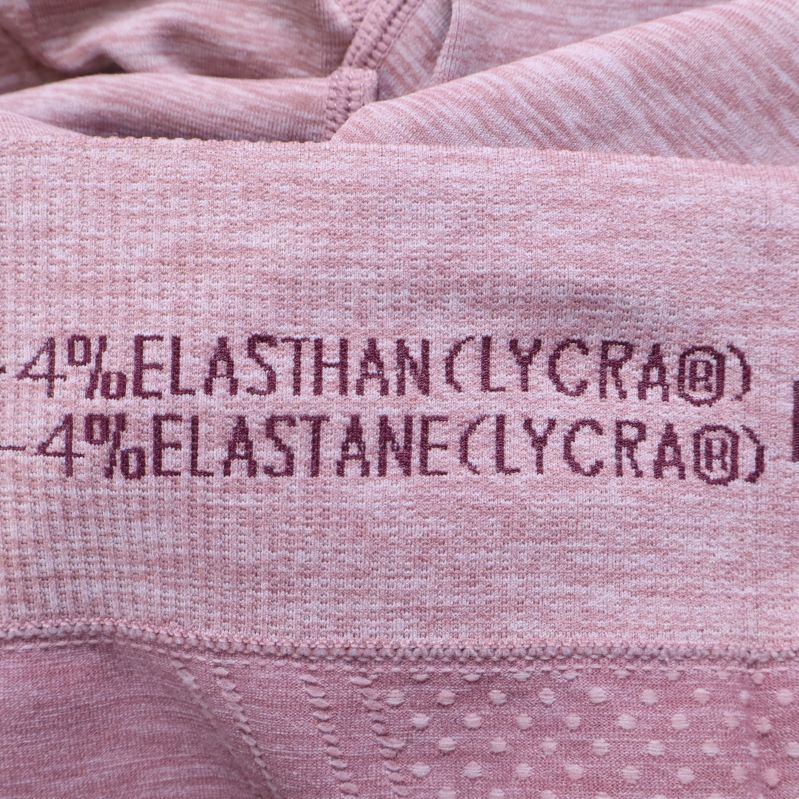 Materialetikett visar 4% elastan (Lycra)