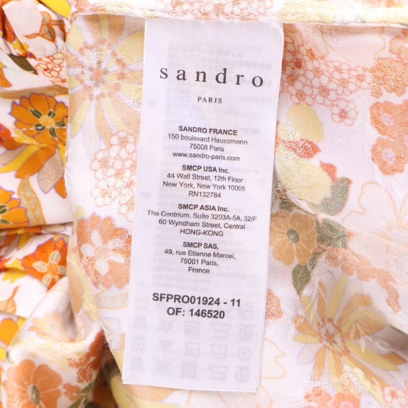 Etikettext med sandro och tillverkningsinformation