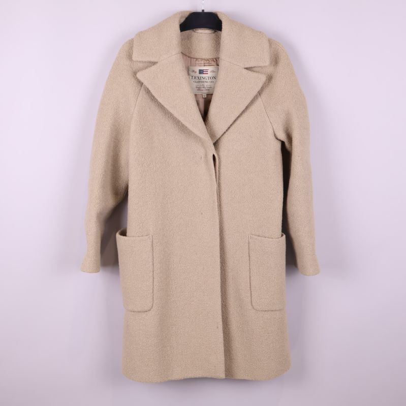 Rak beige kappa med stora fickor och bred krage