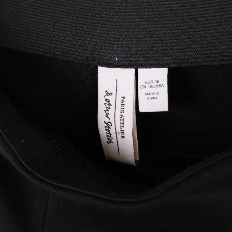 Närbild på inre etikett från & Other Stories