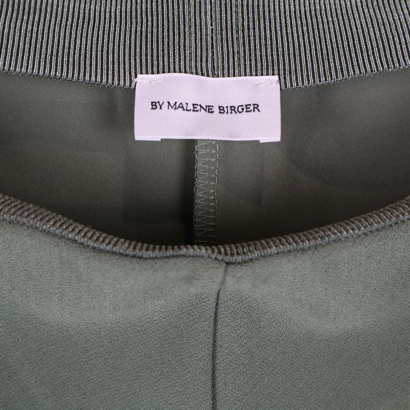 By Malene Birger logotypetikett insydd i linningen