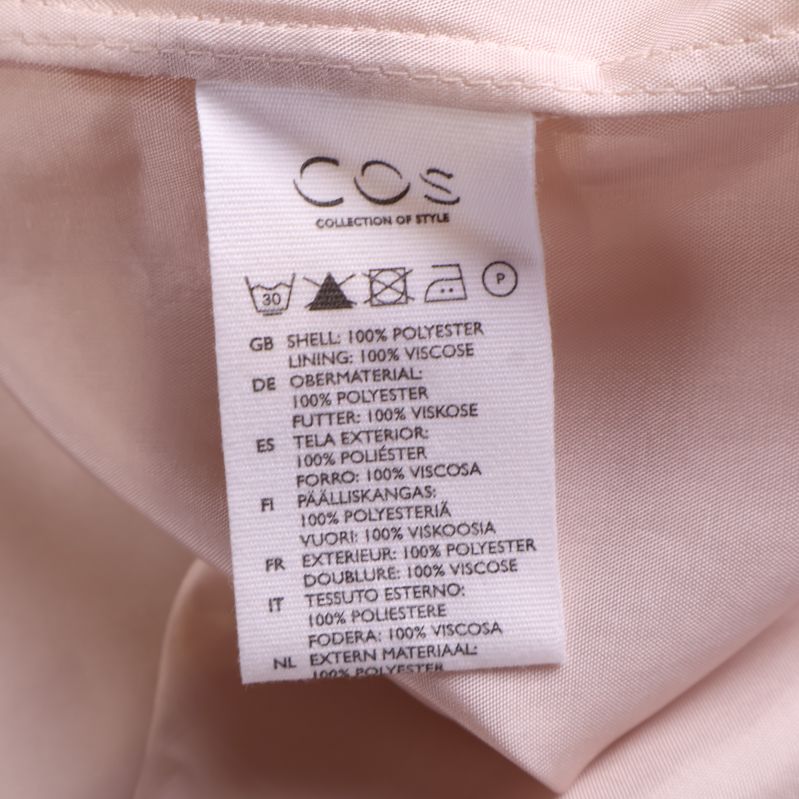 Materiallapp som visar polyester och viskos i klänning