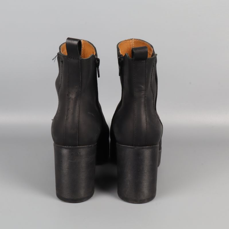 Boots bakifrån med synlig dragkedja och klack