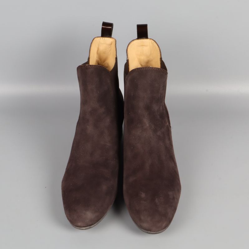 Bruna mockaboots fotade rakt framifrån