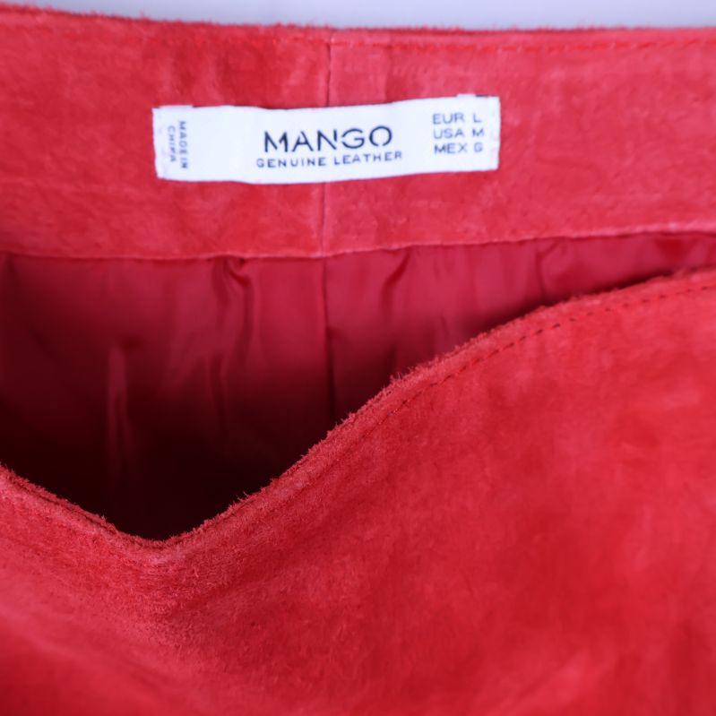 Inneretikett visar MANGO genuine leather och storlek