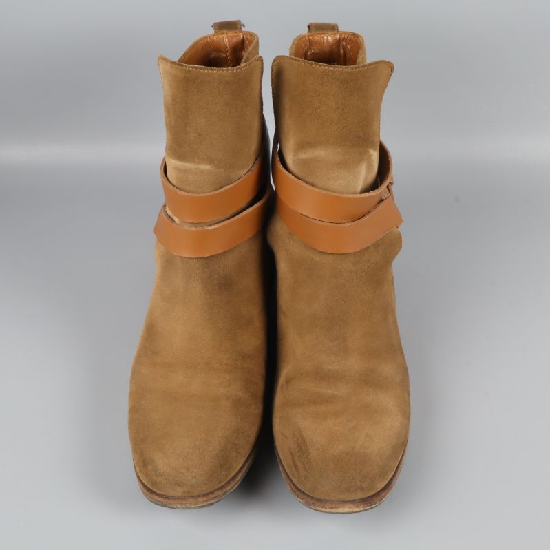 Boots ovanifrån med runda tår och bred rem