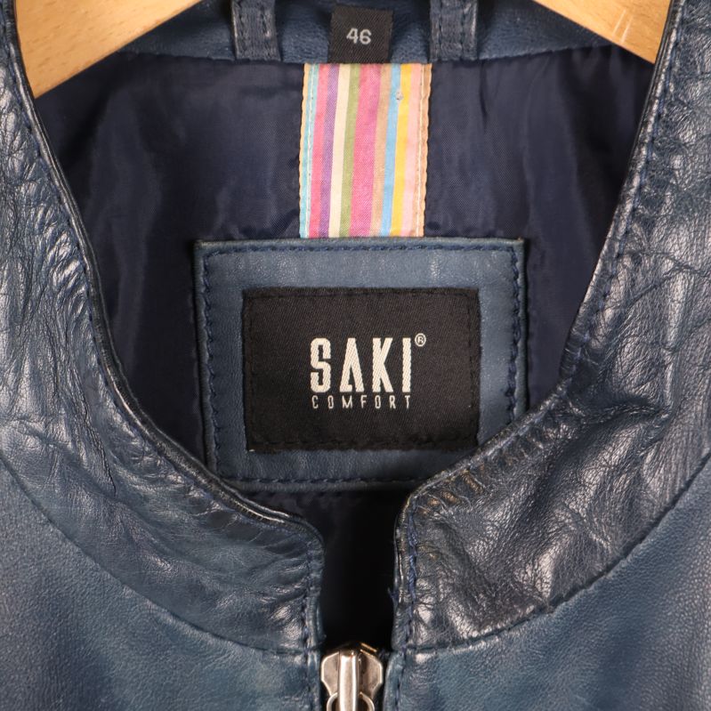 Närbild på Saki Comfort etikett i jacka