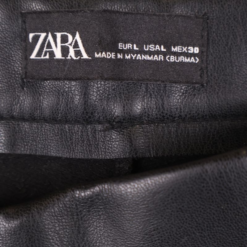 ZARA-märke på svart etikett invändigt i byxorna